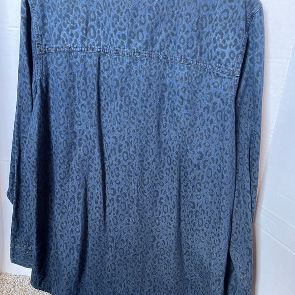 ❤️Code Bleu button down animal print denim shirt size, XL - Picture 3 of 6